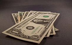 美英达成贸易协议提振冒险情绪，金价续跌或剑指3200？